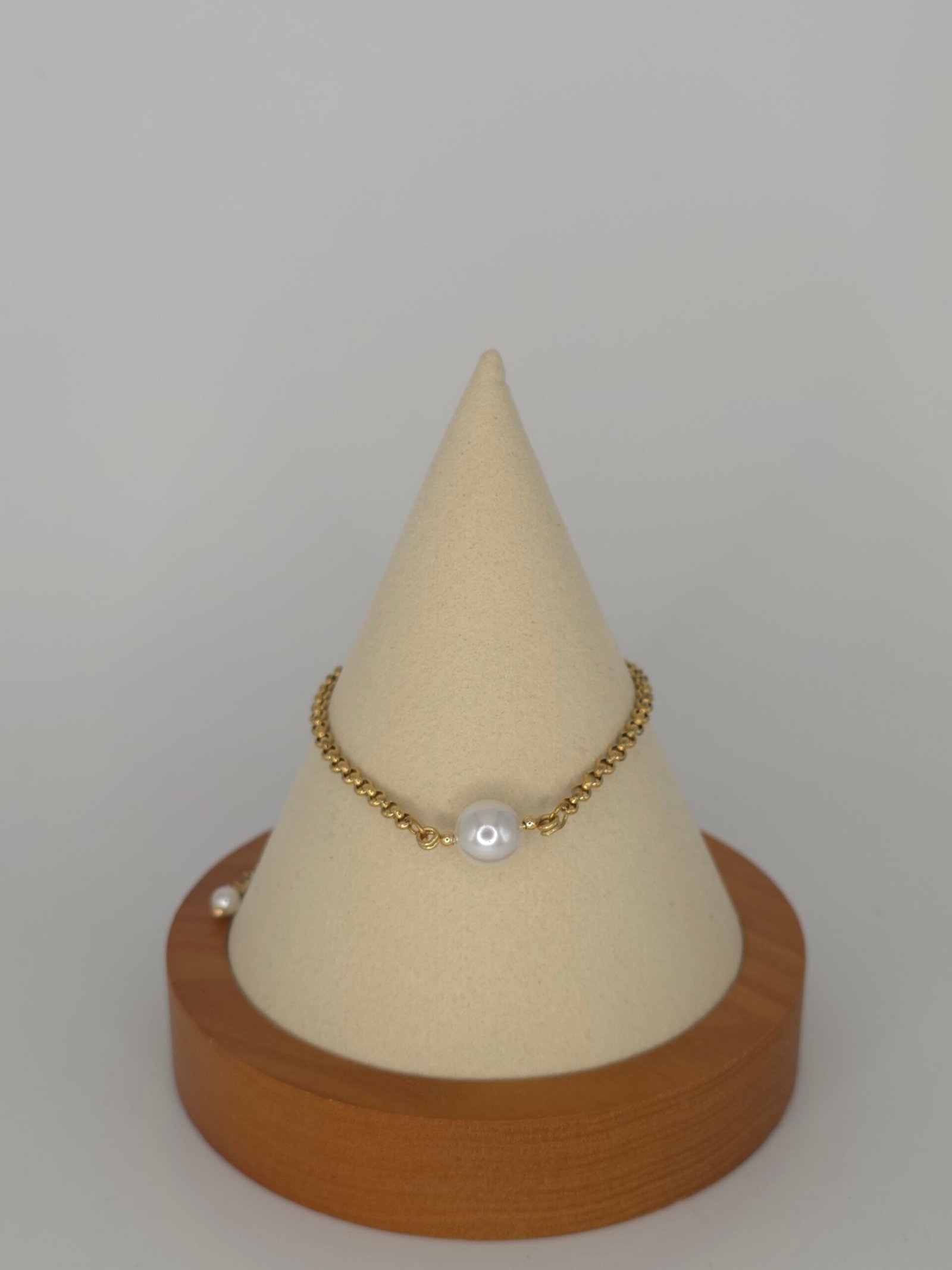Perlas Atelier Selene — handcrafted Shell pearls bracelet