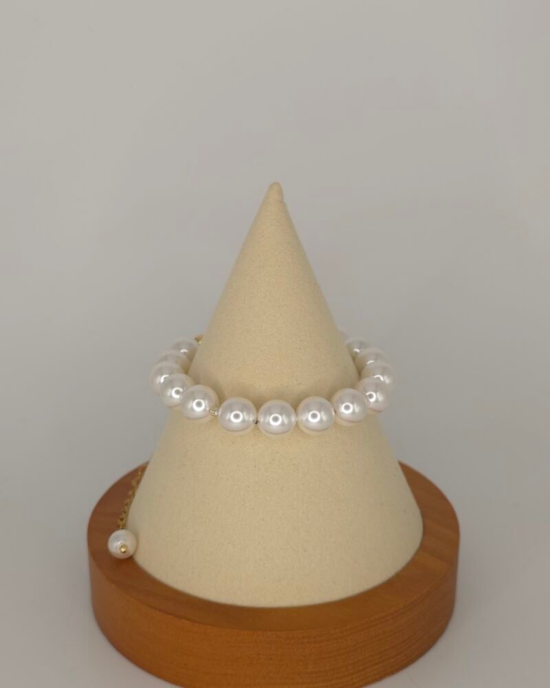 Perlas Atelier Cariño — handcrafted Shell pearls bracelet