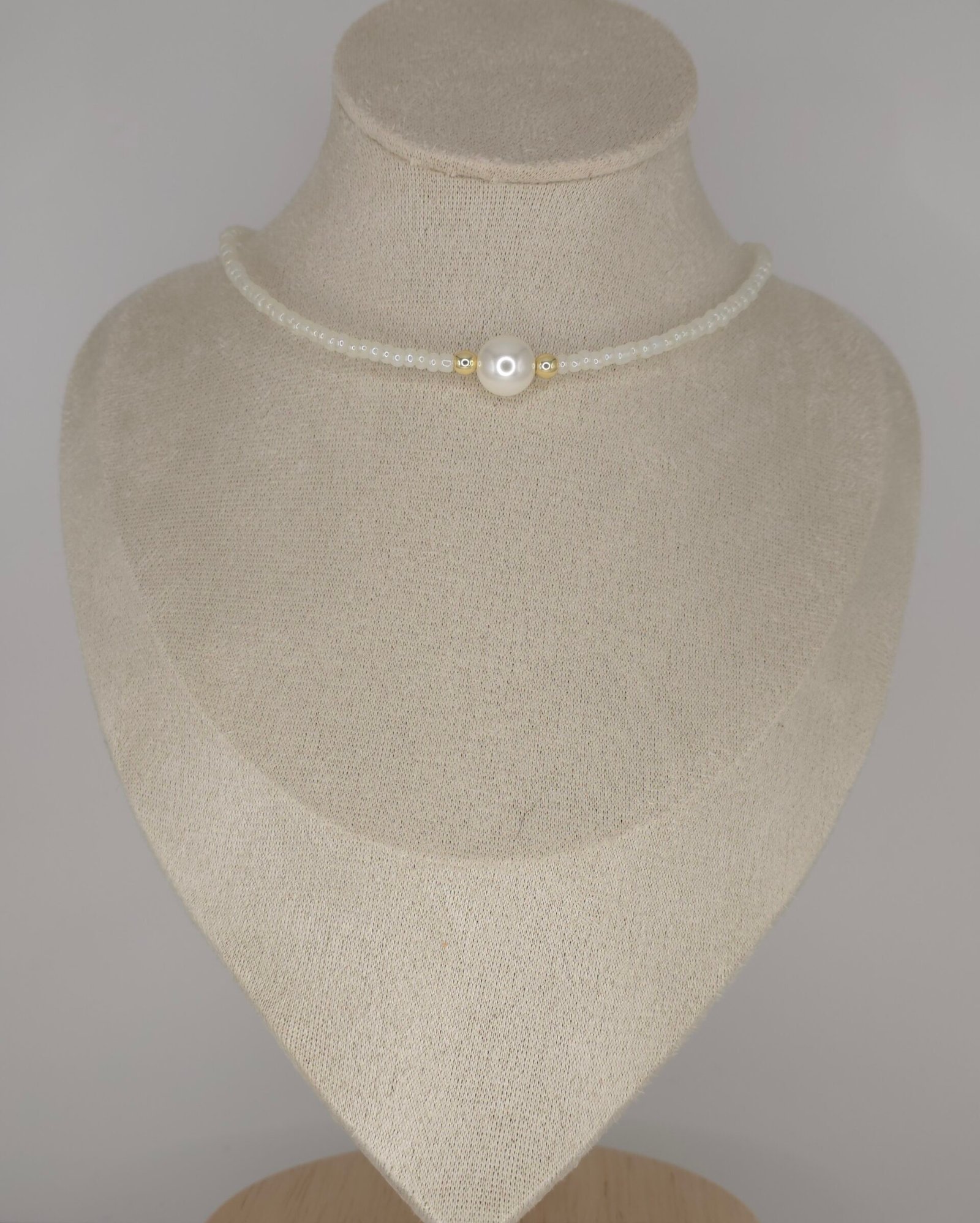Perlas Atelier Halo — handcrafted Shell pearls and glass beads necklace