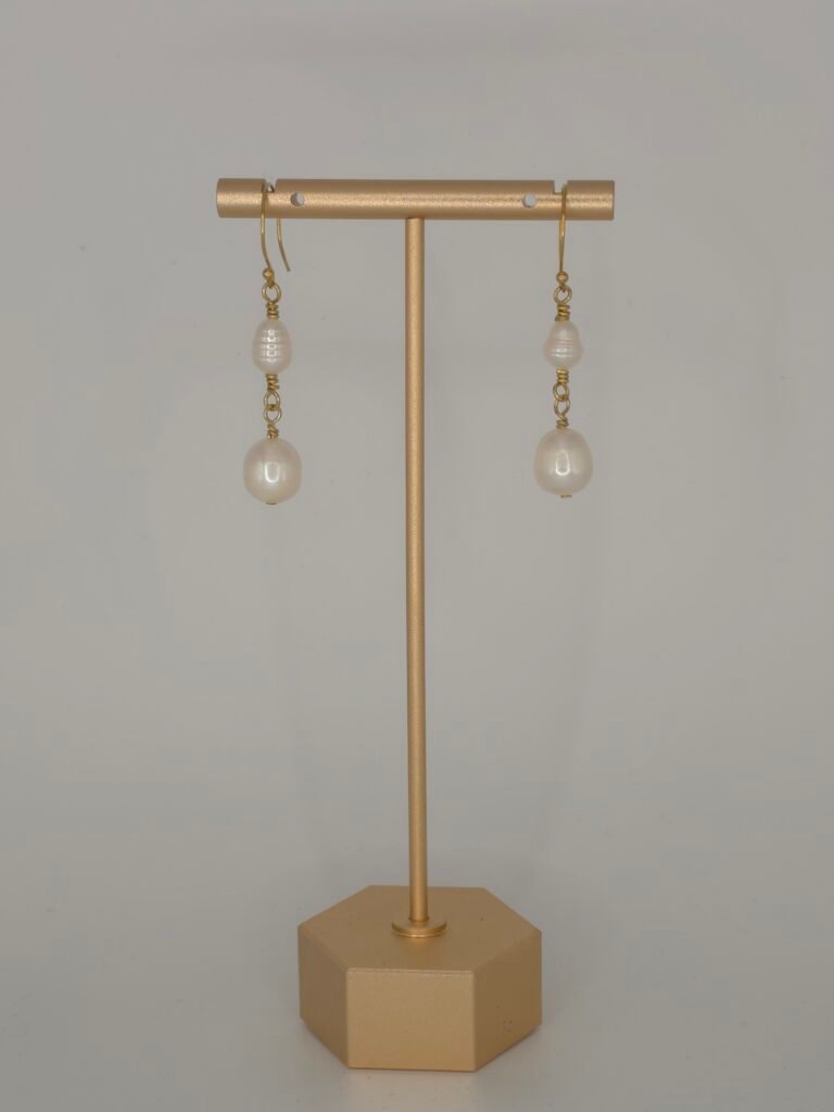 Perlas Atelier Pearlwyn — handcrafted Freshwater pearls earrings
