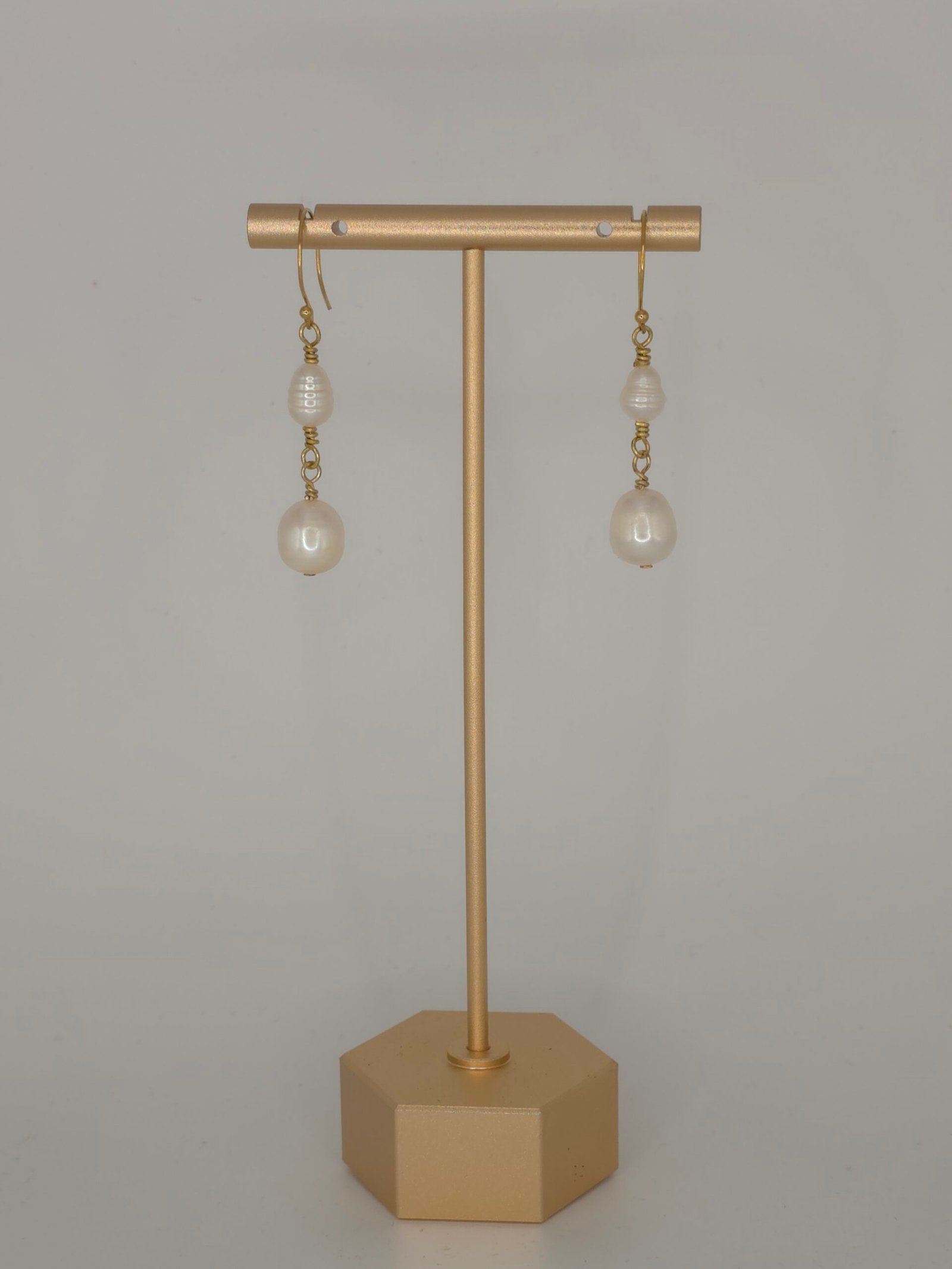 Perlas Atelier Pearlwyn — handcrafted Freshwater pearls earrings