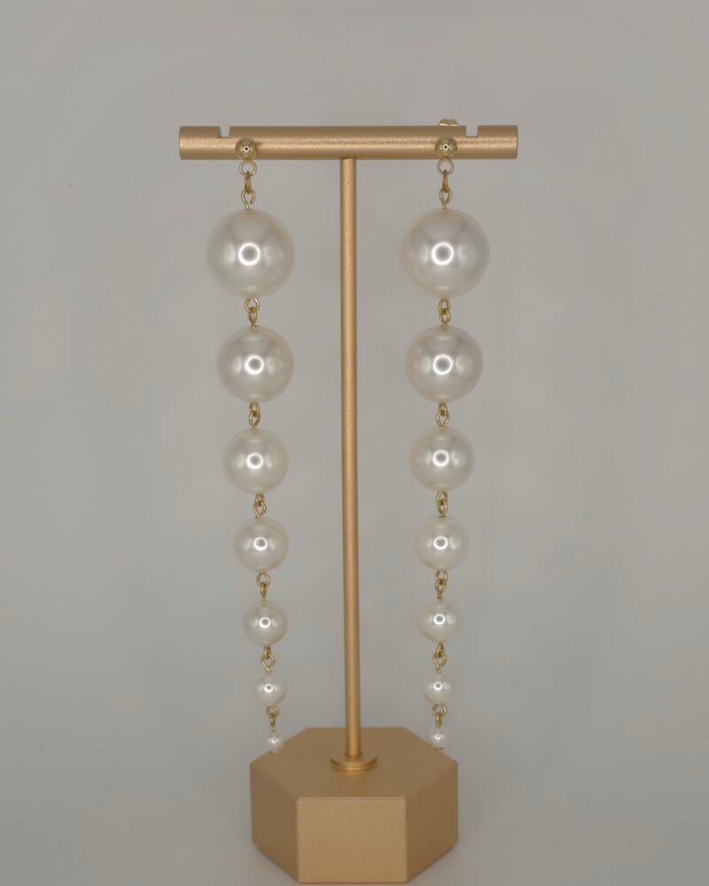 Perlas Atelier Cadence — handcrafted Shell pearls earrings