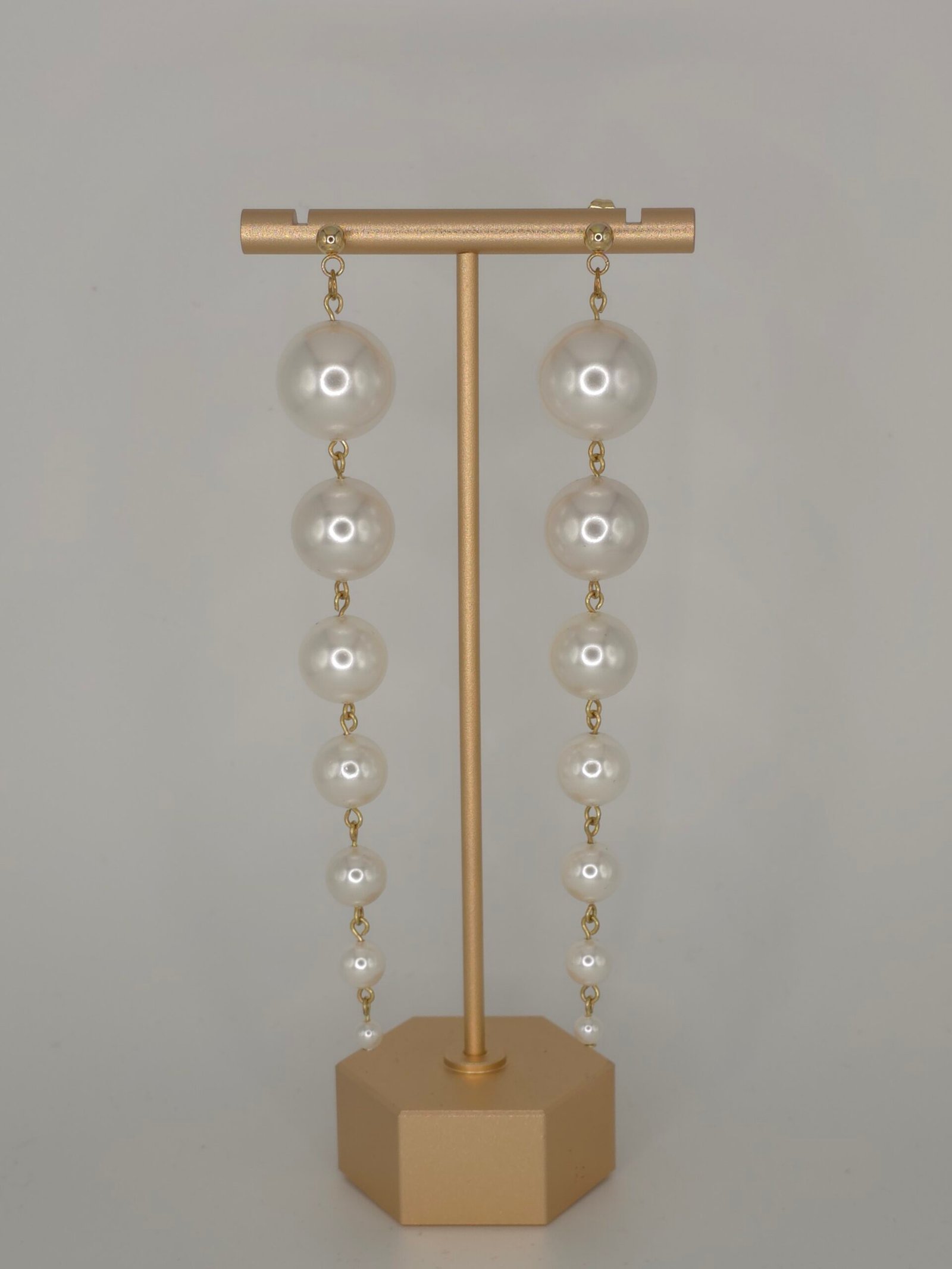 Perlas Atelier Cadence — handcrafted Shell pearls earrings