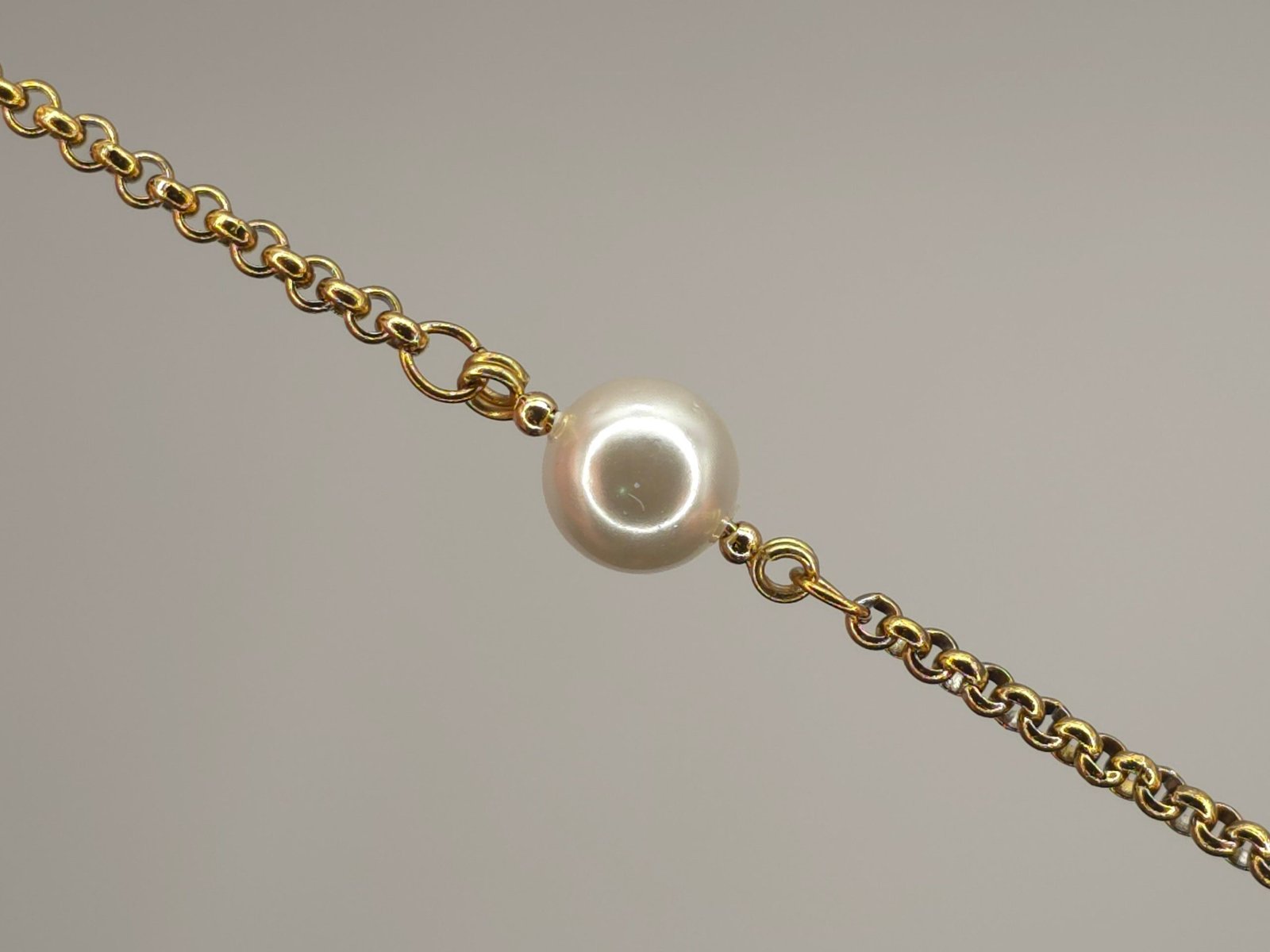 Perlas Atelier Selene — handcrafted Shell pearls bracelet