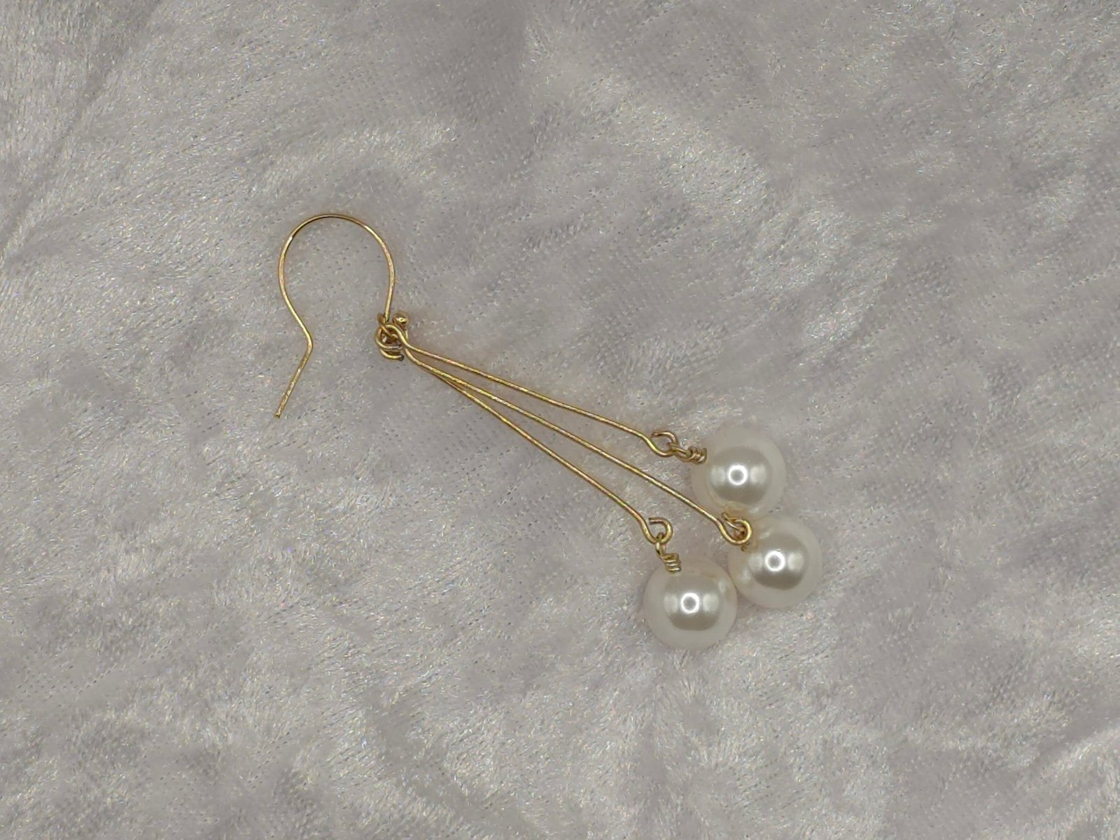 Perlas Atelier Cassie — handcrafted Shell pearls earrings