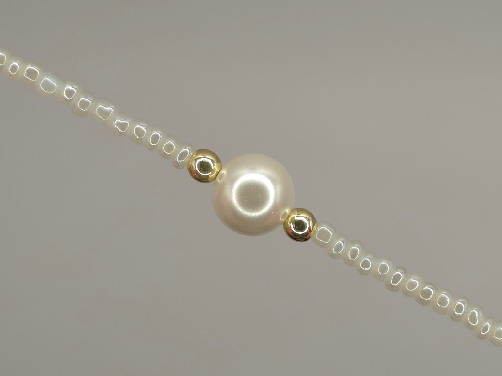 Perlas Atelier Halo — handcrafted Shell pearls and glass beads necklace