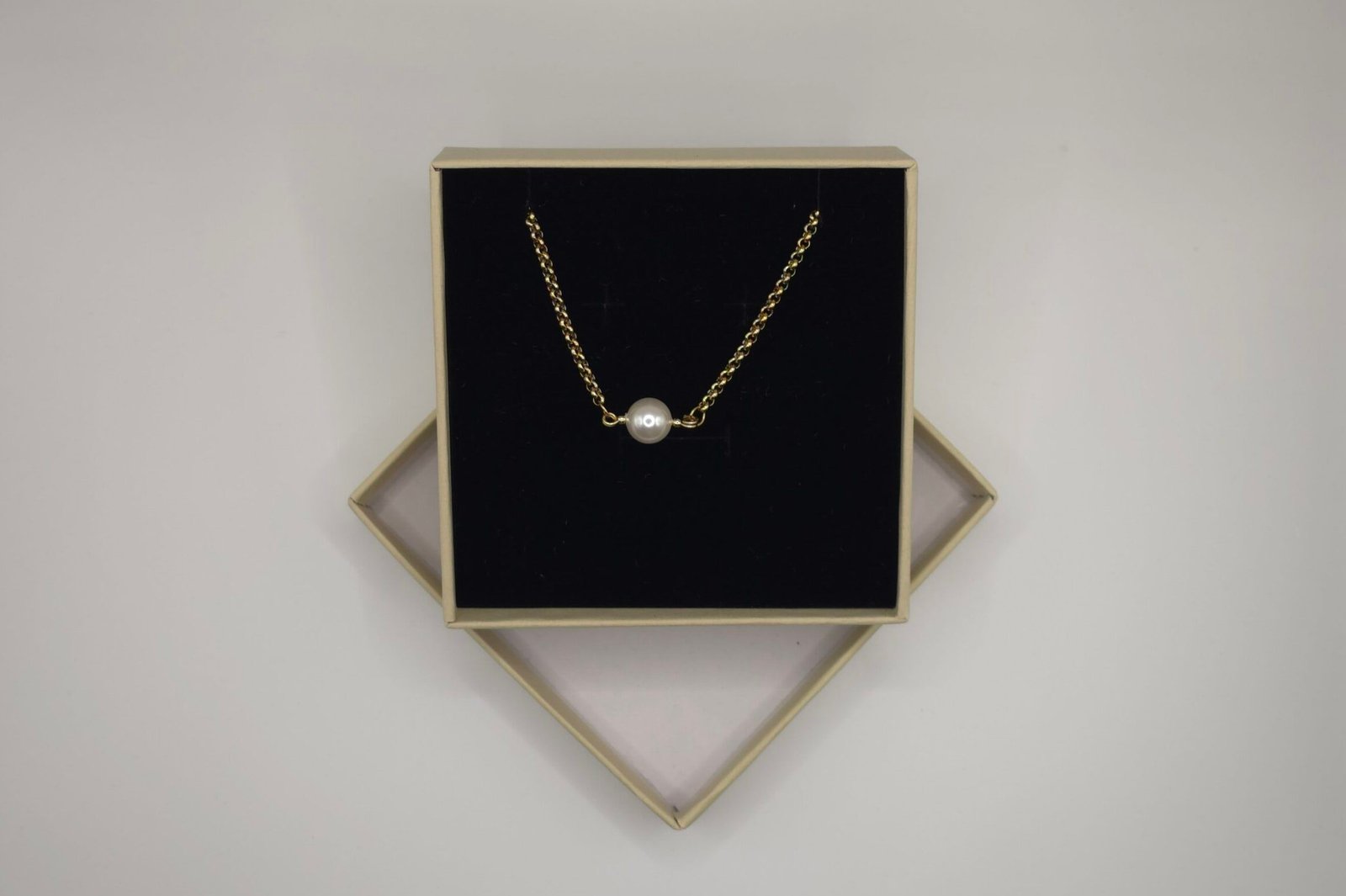 Perlas Atelier Selene — handcrafted Shell pearls bracelet