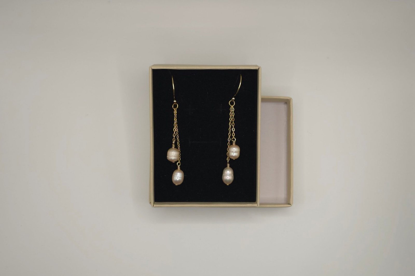 Perlas Atelier Lluvia — handcrafted Freshwater pearls earrings